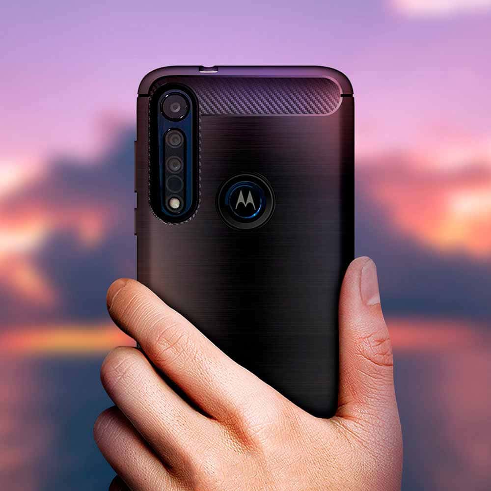 Carbon Fiber para Motorola One Macro - Capa Antichoque Preta