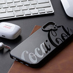 Magcase Coca-Cola para iPhone 16 - Preta